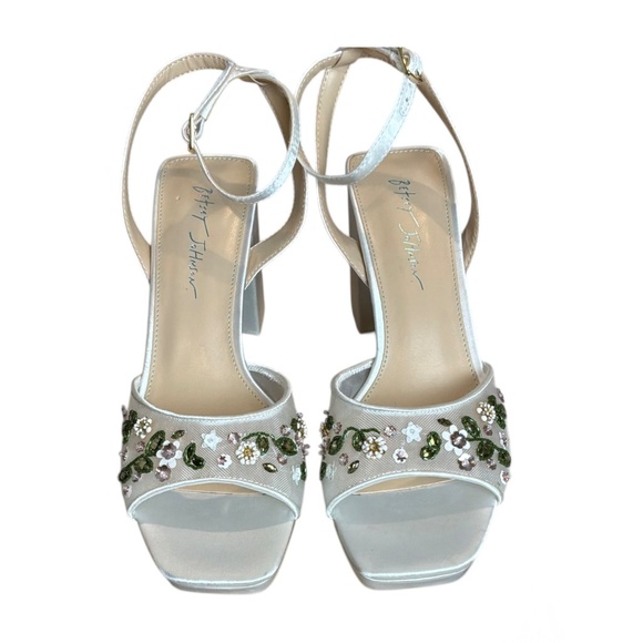 Betsy Johnson ~ Kirra Embellished Sandal in White Mesh Size 9.5M - Picture 4 of 9